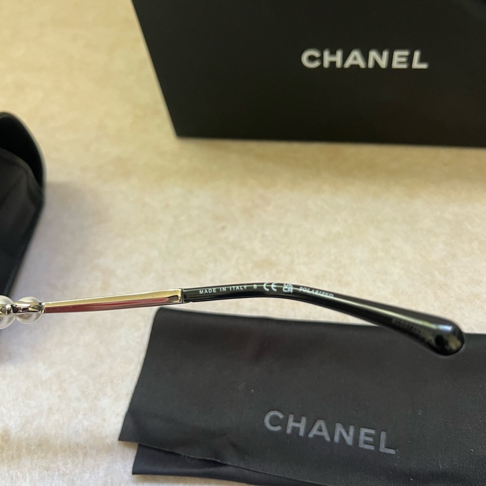 Chanel Black Square Sunglasses with Pearl Detail - Picture 8 of 16